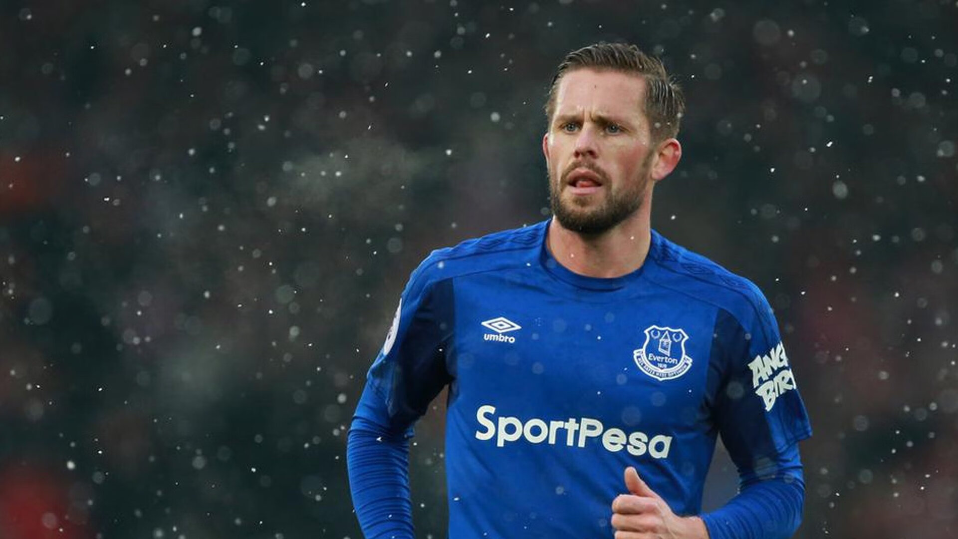 勒沃库森阵地战传控打法稳定推进，勒沃库森阵型